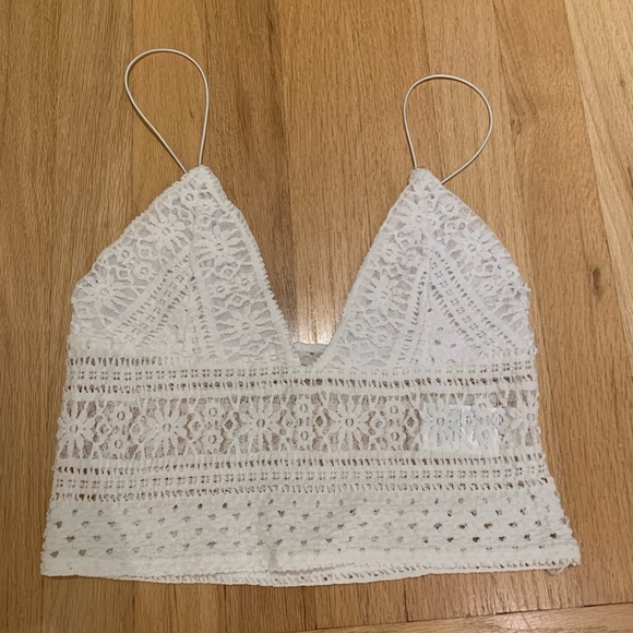 Urban Outfitters Elegant Lace Crop Top - Picture 1 of 1